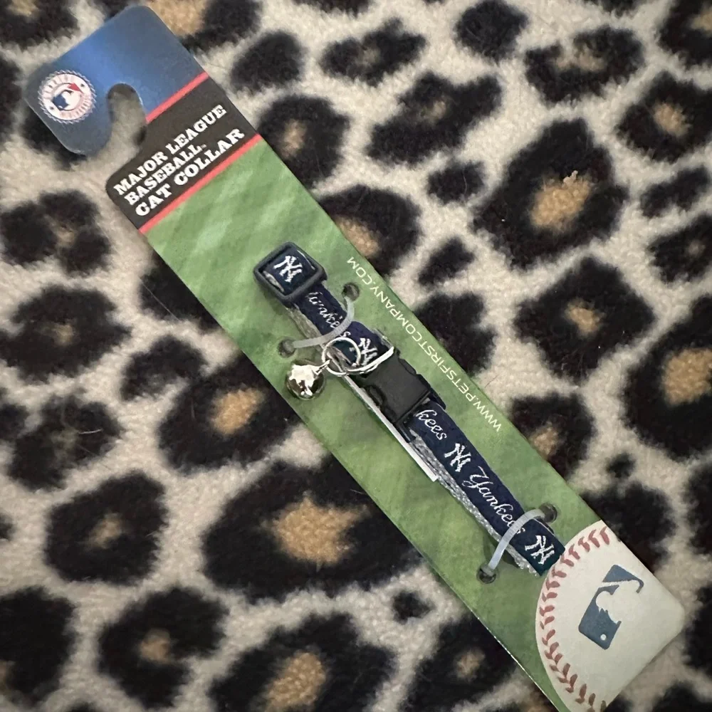 NWT New York Yankees adjustable cat collar